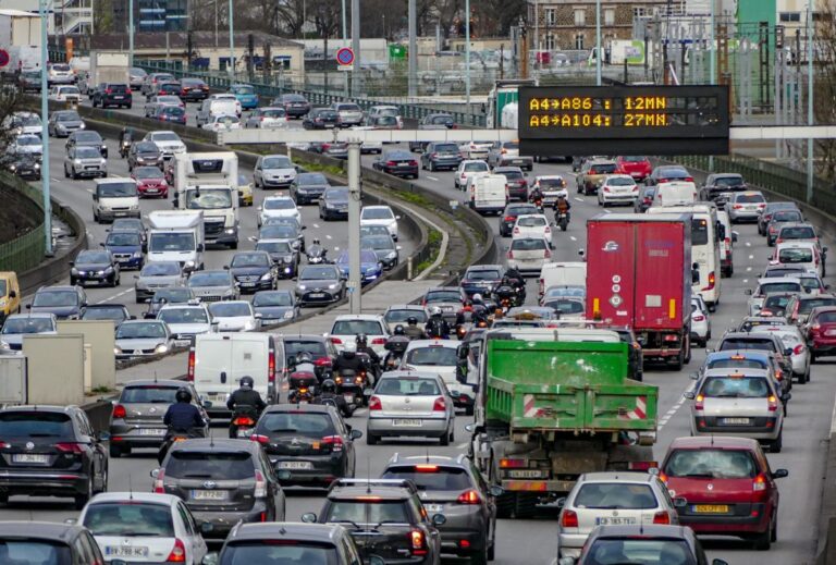 Lange files op de Boulevard Peripherique