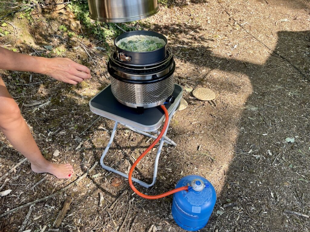 Hartige taart op de Cobb BBQ