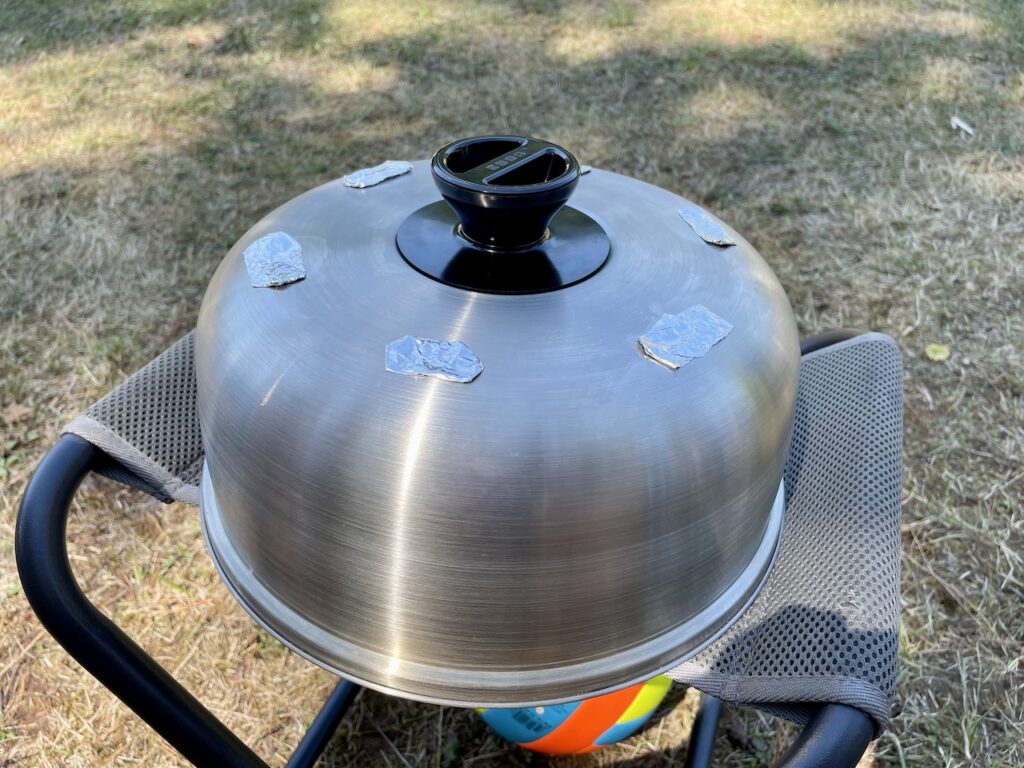Gaten in RVS Deksel Cobb dichtmaken met aluminiumfolie