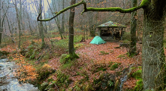 Wildkamperen in een bivakzone in Duitsland