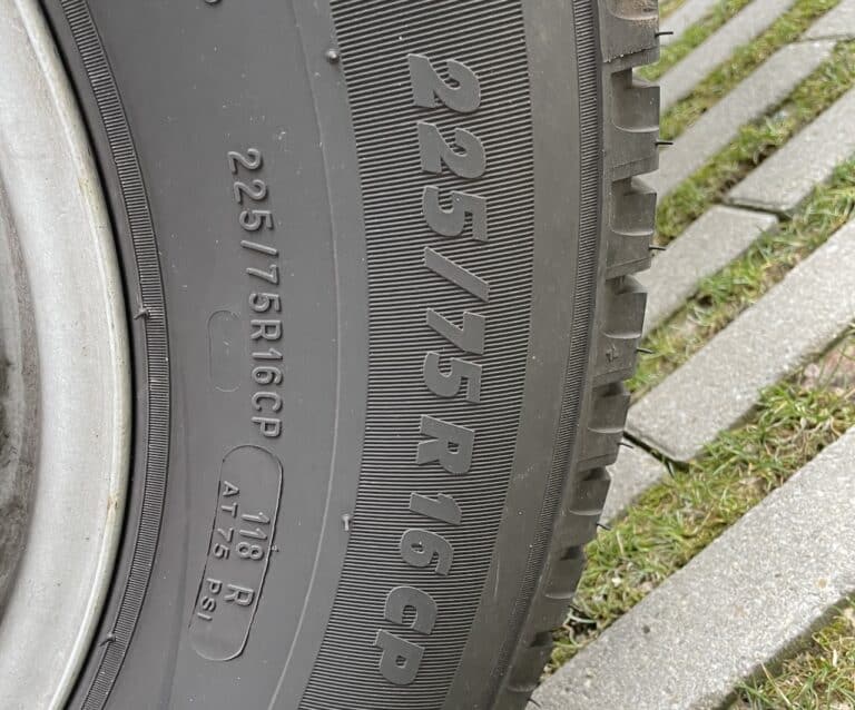 Alles wat je moet weten over caravanbanden en camperbanden voor je op reis gaat