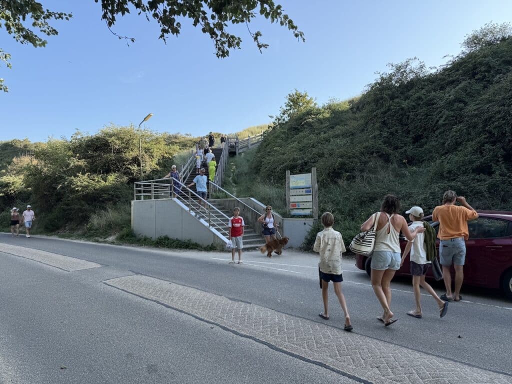 50 meter lopen naar het strand op Caming Dishoek